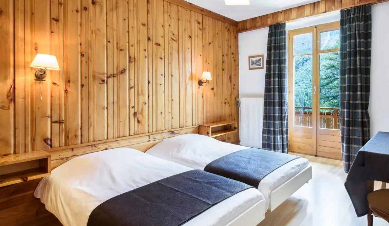 Room with private balcony facing Mont-Collon — Grand Hôtel & Kurhaus Arolla