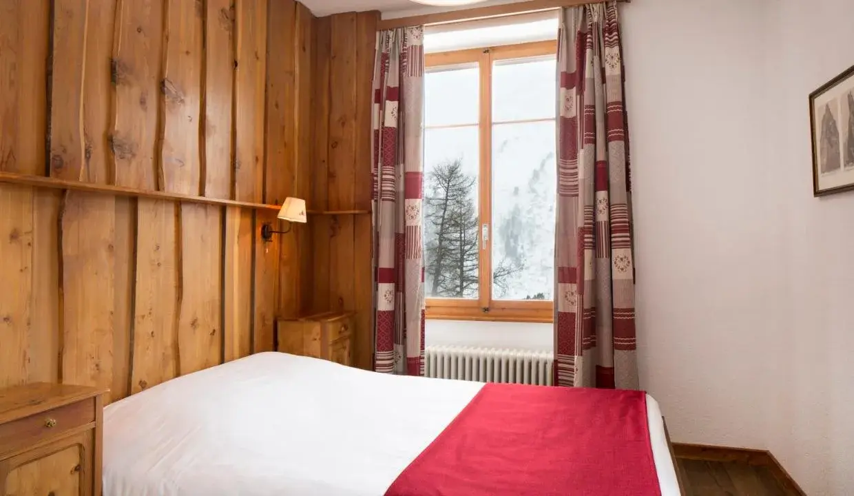 Vue Montagne room facing Mont-Collon — Grand Hôtel & Kurhaus Arolla