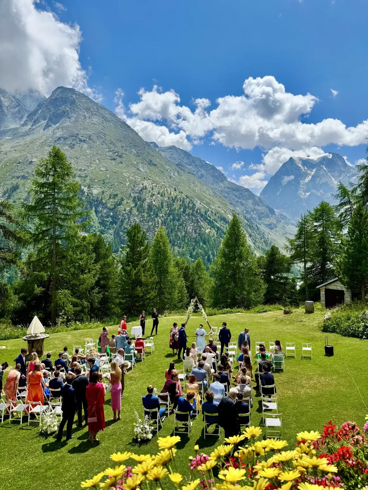 Cérémonie de mariage en plein air face aux sommets d'Arolla — Grand Hôtel & Kurhaus Arolla